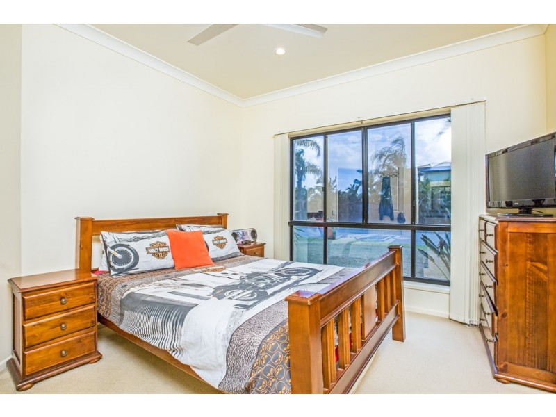 15 Defender St, Newport QLD 4020