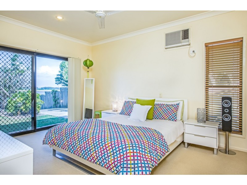 15 Defender St, Newport QLD 4020
