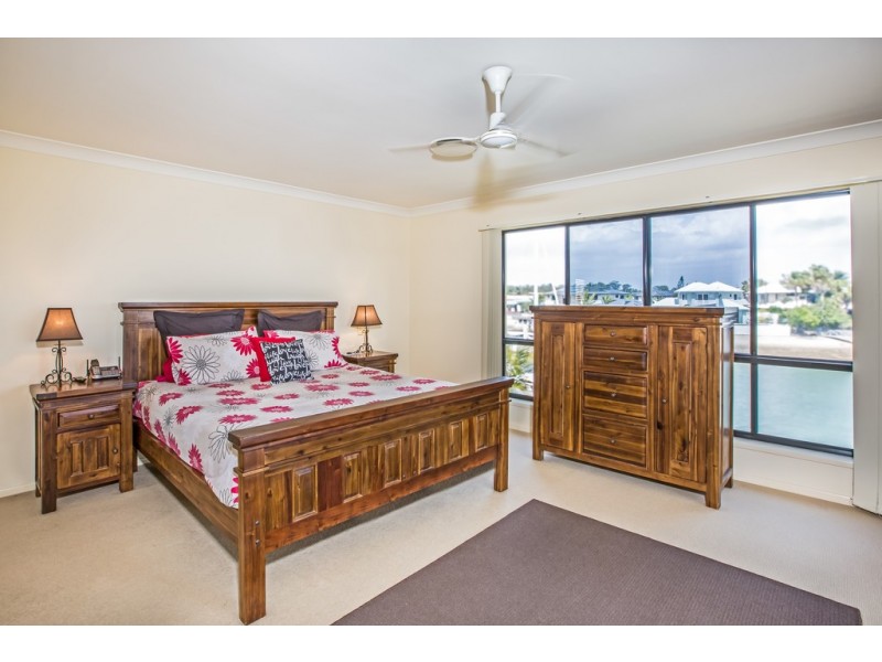 15 Defender St, Newport QLD 4020