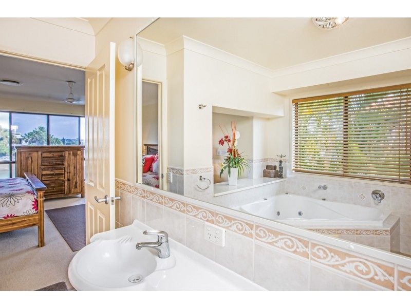15 Defender St, Newport QLD 4020