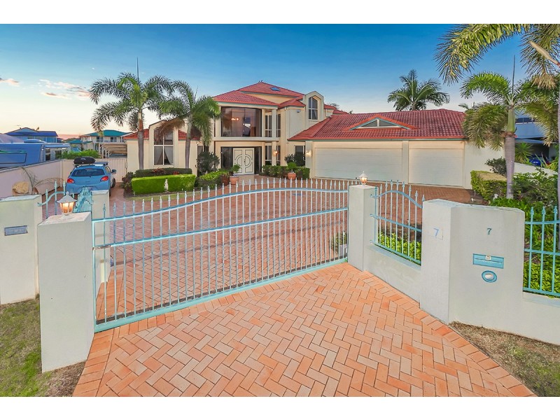 7 Sceptre Court, Newport QLD 4020