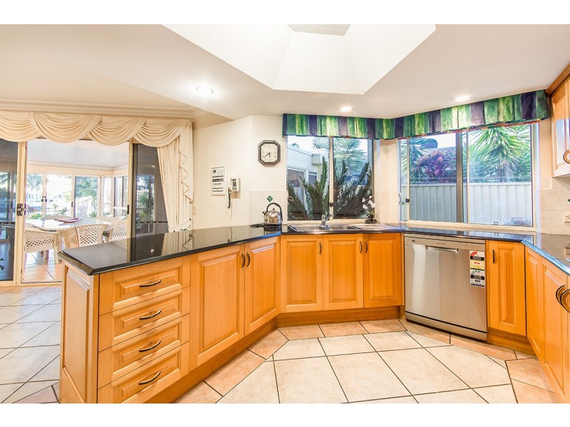 7 Sceptre Court, Newport QLD 4020