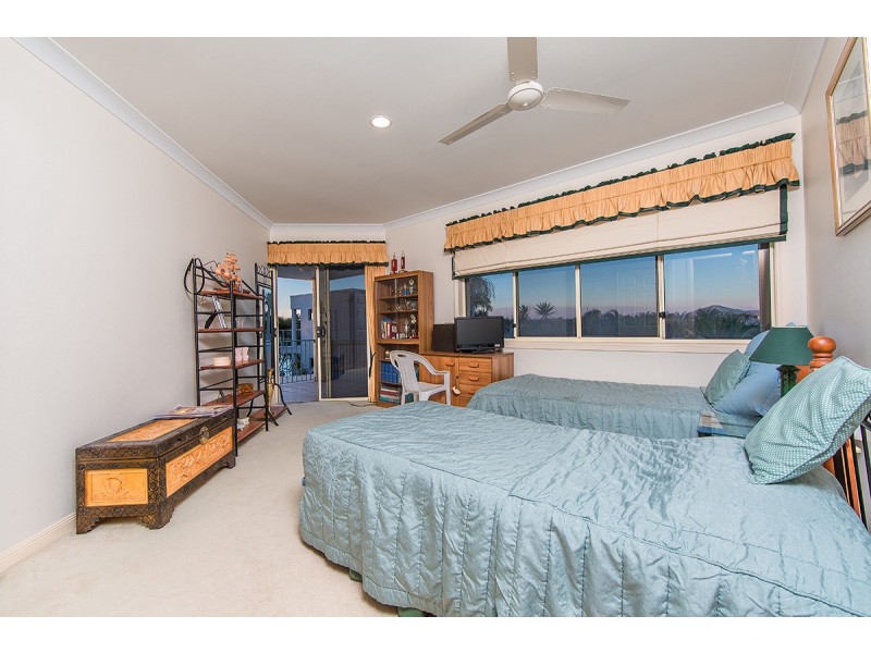 7 Sceptre Court, Newport QLD 4020