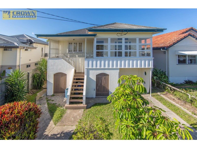 16 Hardiman Street, Woody Point QLD 4019