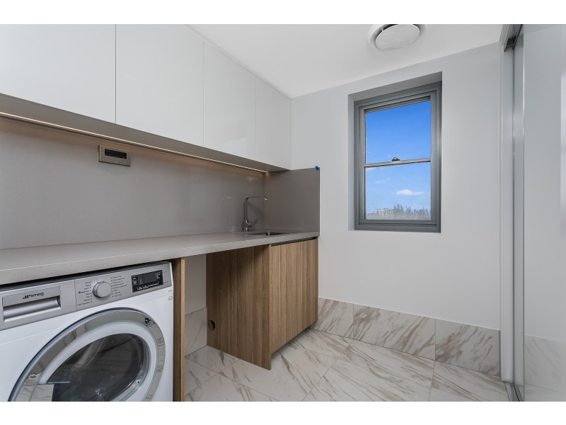 Penthouse 131 Flinders Parade, Scarborough QLD 4020