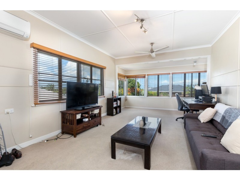 17 Adrian Street, Margate QLD 4019