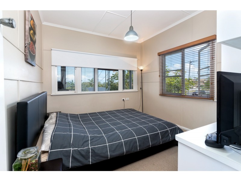 17 Adrian Street, Margate QLD 4019