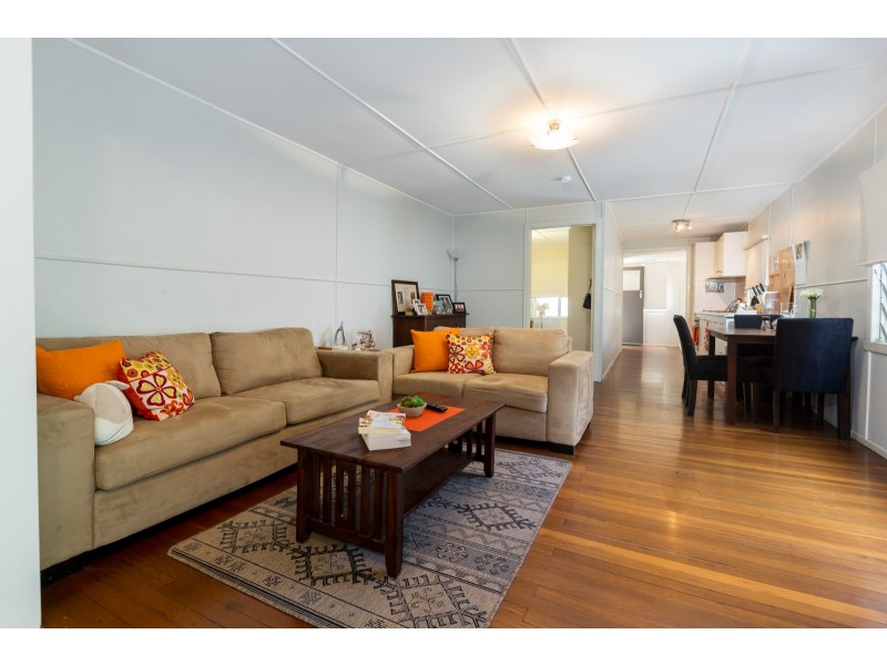 17 Adrian Street, Margate QLD 4019