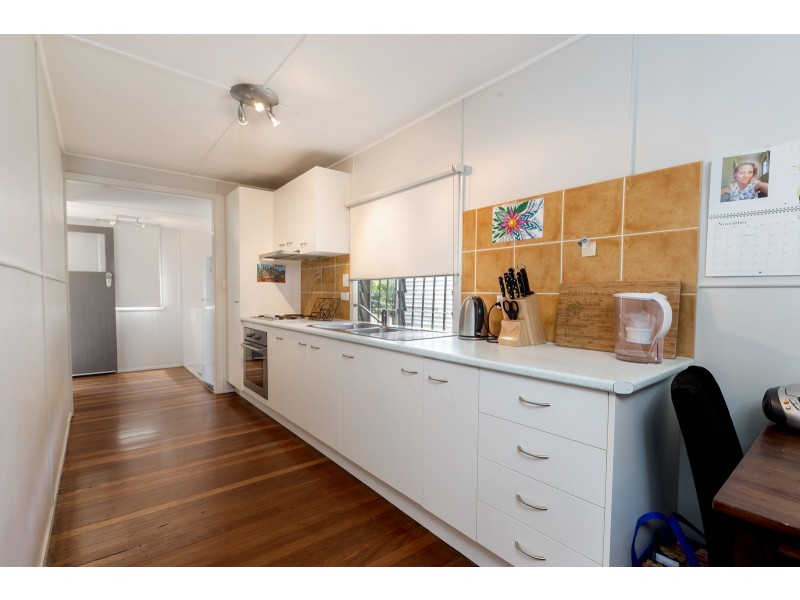 17 Adrian Street, Margate QLD 4019