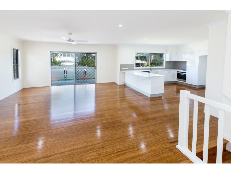 4/133 Prince Edward Parade, Scarborough QLD 4020