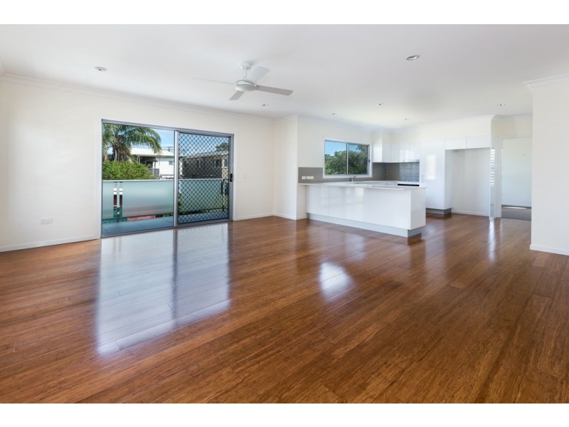 4/133 Prince Edward Parade, Scarborough QLD 4020