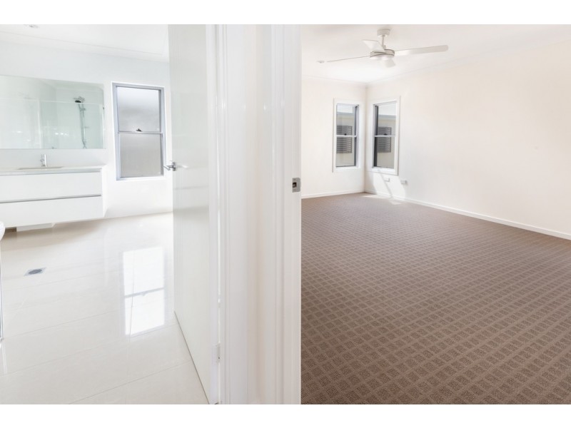 4/133 Prince Edward Parade, Scarborough QLD 4020