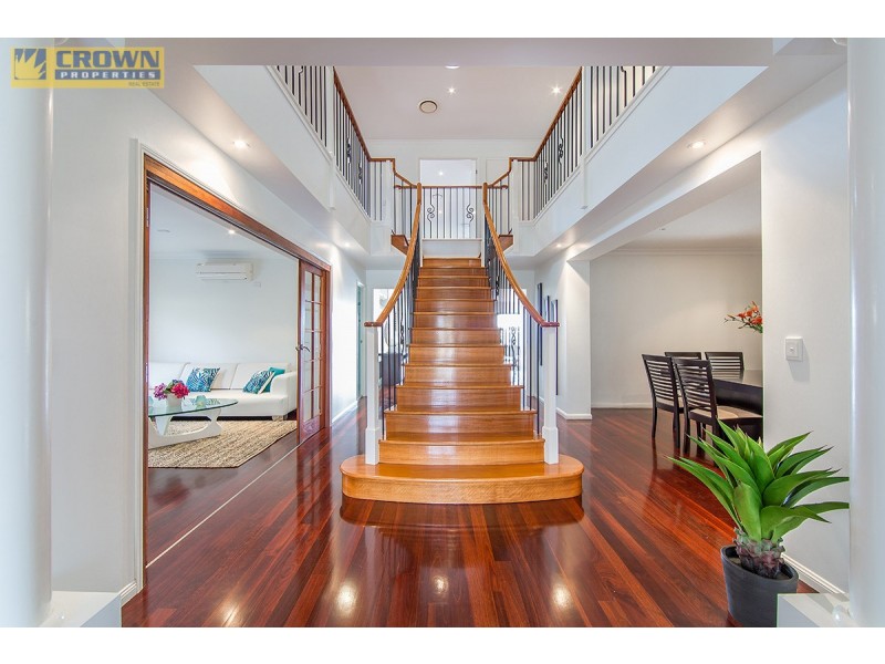 16 Mariner Court, Newport QLD 4020