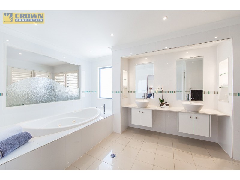 16 Mariner Court, Newport QLD 4020