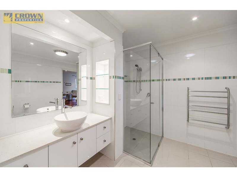 16 Mariner Court, Newport QLD 4020