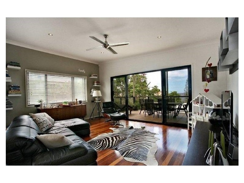 1/182 Prince Edward Pde, Scarborough QLD 4020