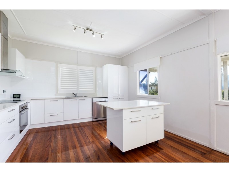 170 Prince Edward Parade Pde, Scarborough QLD 4020