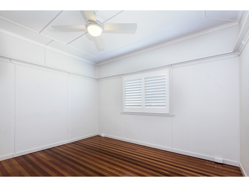 170 Prince Edward Parade Pde, Scarborough QLD 4020