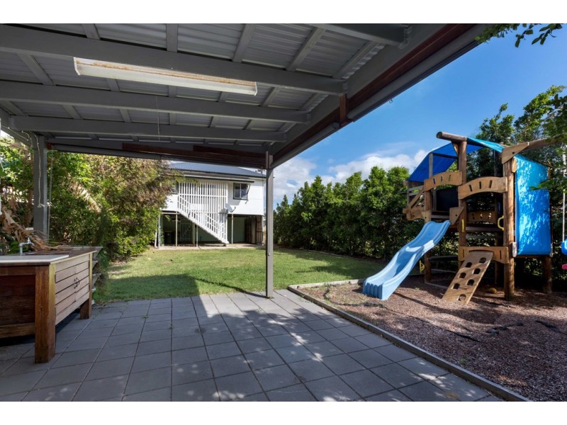 170 Prince Edward Parade Pde, Scarborough QLD 4020