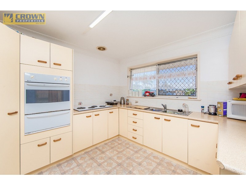 17 Oyster Point Esplanade, Newport QLD 4020