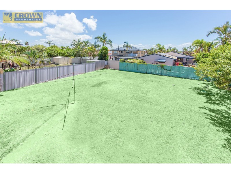 17 Oyster Point Esplanade, Newport QLD 4020