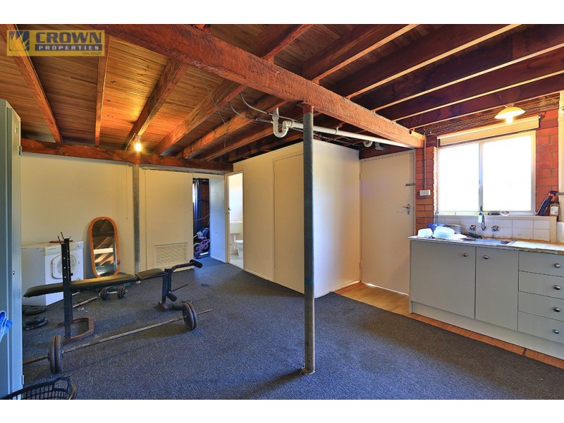 17 Oyster Point Esplanade, Newport QLD 4020