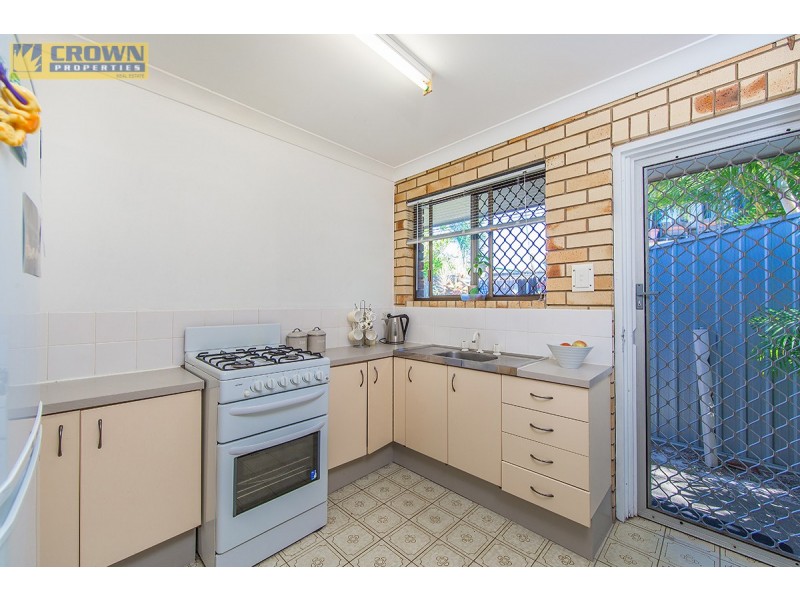 4/124 Oxley Ave, Woody Point QLD 4019