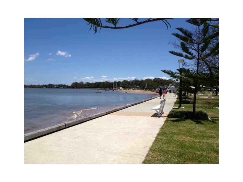 35 Woodcliffe Cres, Woody Point QLD 4019