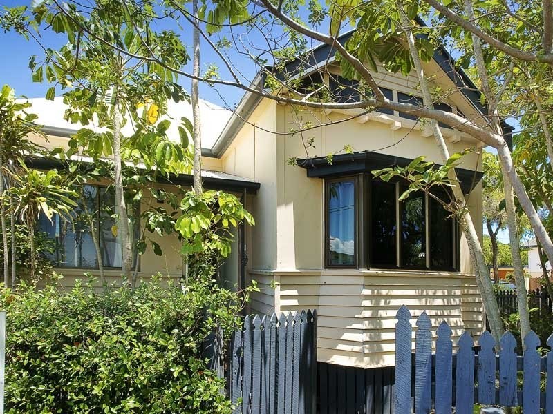 35 Woodcliffe Cres, Woody Point QLD 4019