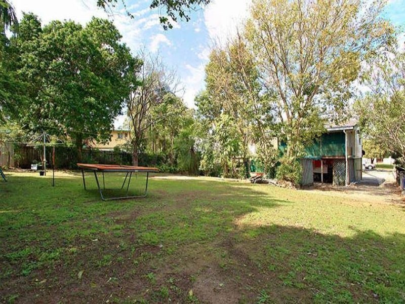 2 Pearen street, Clontarf QLD 4019