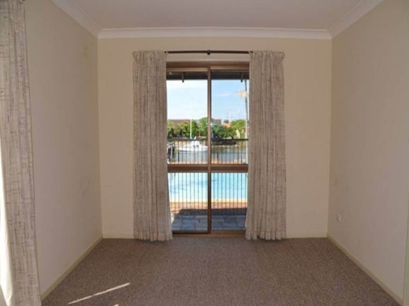6 Southern Cross Drive, Newport QLD 4020