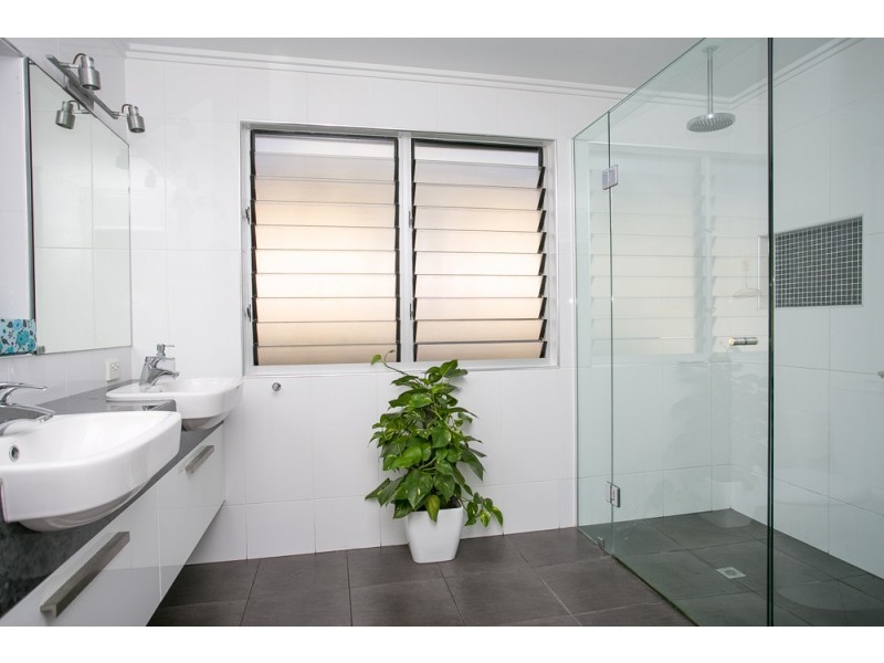 6 Sampson Street, Margate QLD 4019