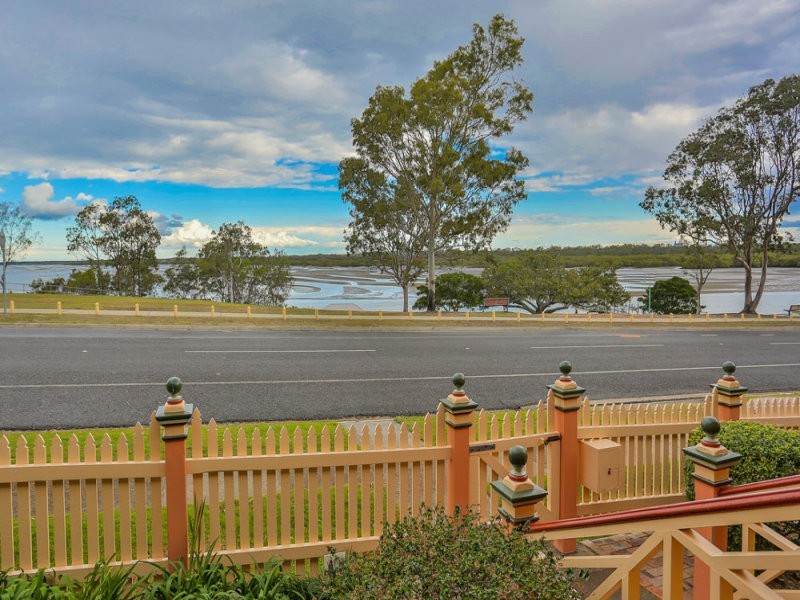 86 Allpass Parade, Shorncliffe QLD 4017