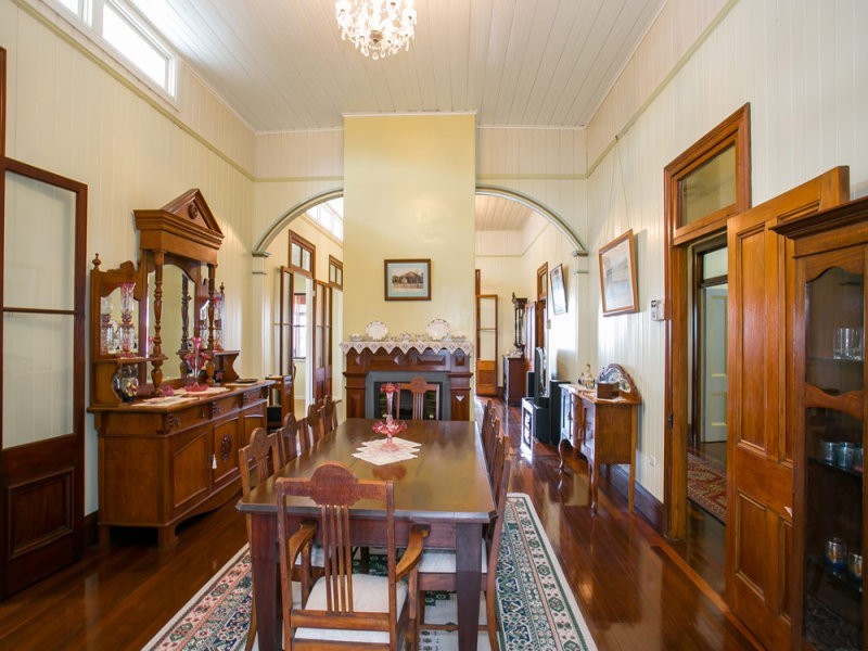 86 Allpass Parade, Shorncliffe QLD 4017