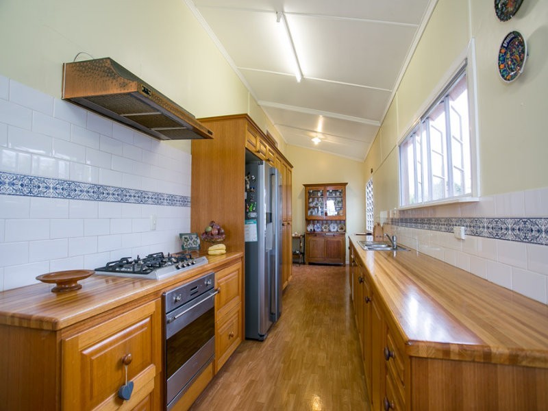 86 Allpass Parade, Shorncliffe QLD 4017