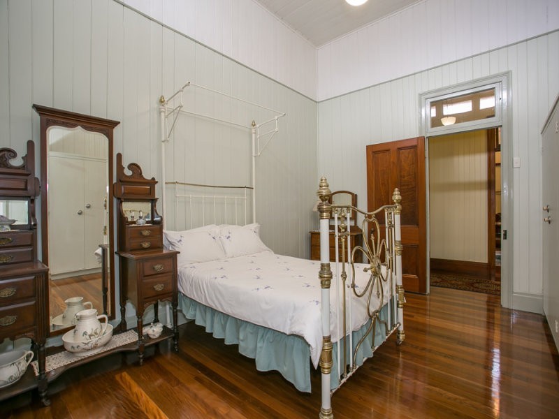 86 Allpass Parade, Shorncliffe QLD 4017