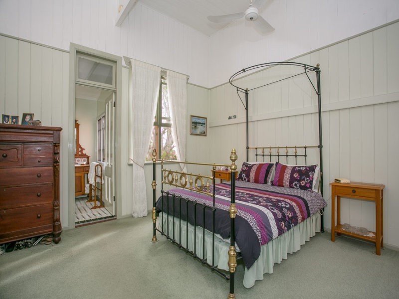 86 Allpass Parade, Shorncliffe QLD 4017