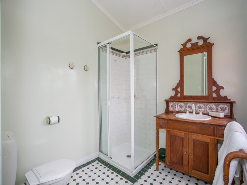 86 Allpass Parade, Shorncliffe QLD 4017