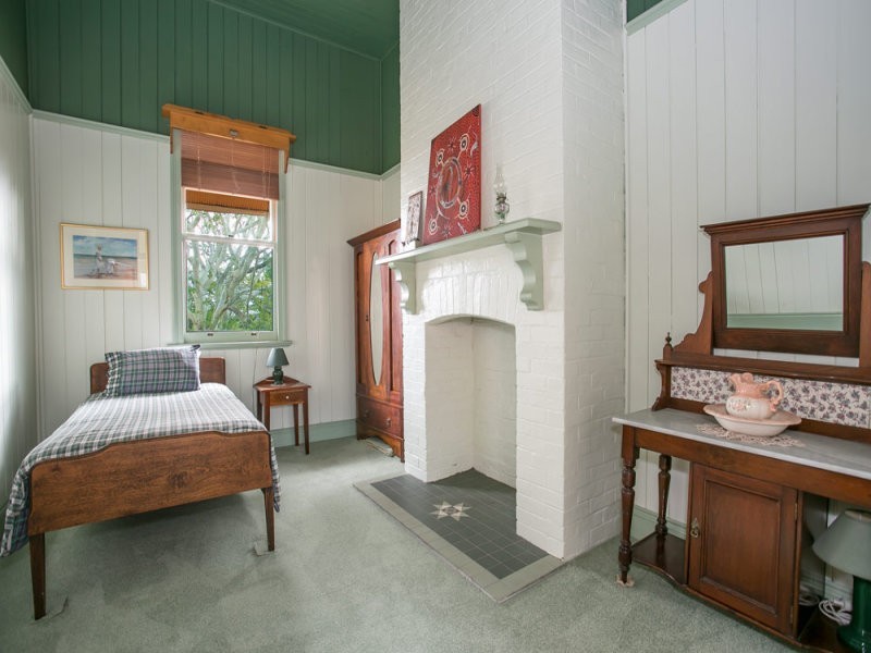 86 Allpass Parade, Shorncliffe QLD 4017