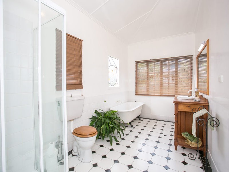 86 Allpass Parade, Shorncliffe QLD 4017