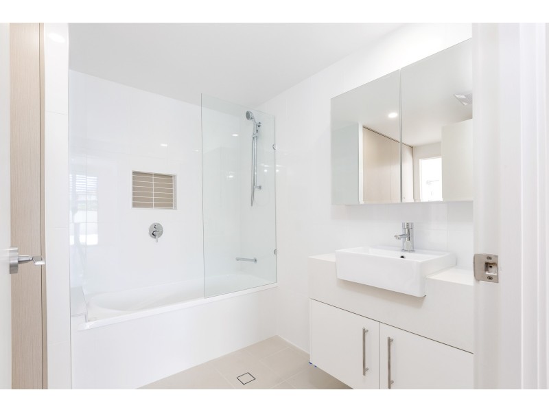 2/103 Sutton Street, Redcliffe QLD 4020