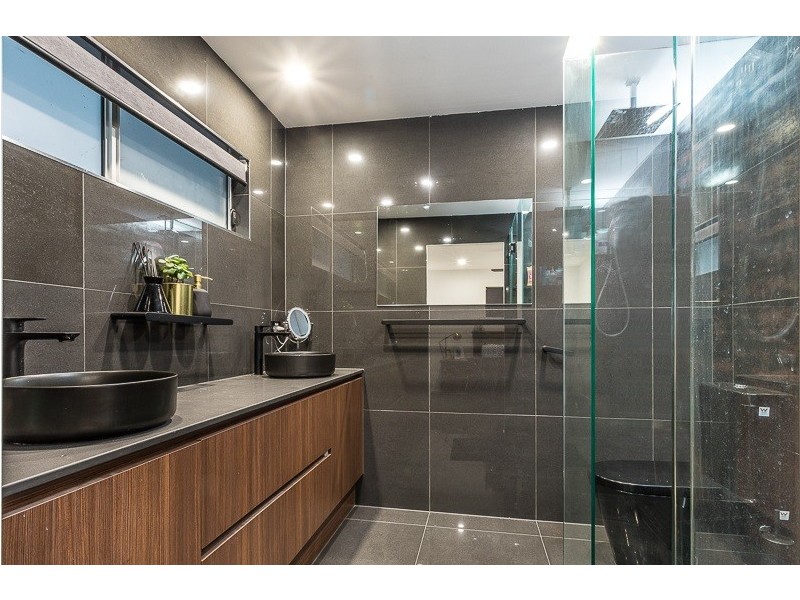 55 Scarborough Road, Redcliffe QLD 4020