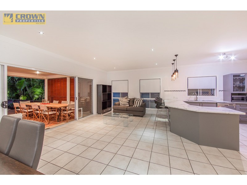 44a Palmtree Ave, Scarborough QLD 4020