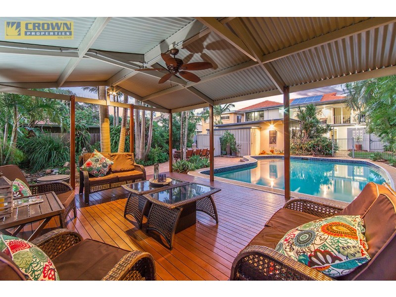 17 Fernlea Avenue, Scarborough QLD 4020
