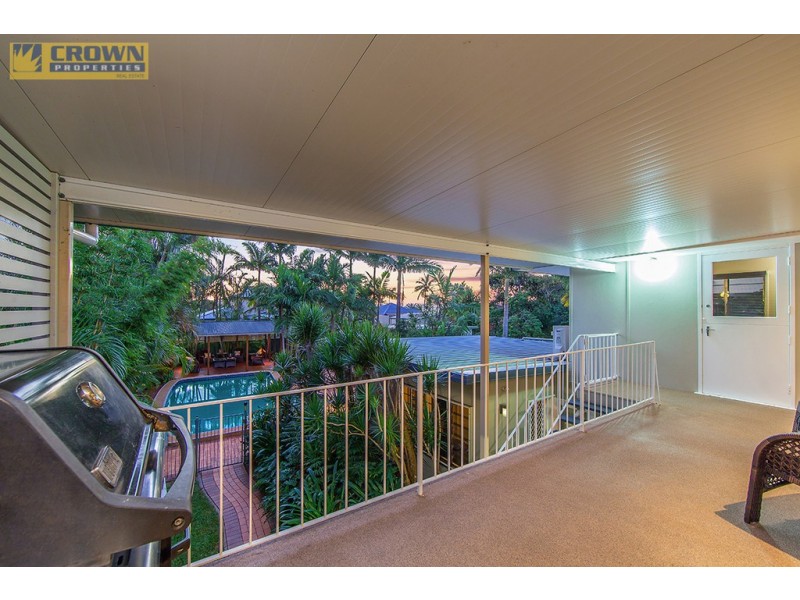 17 Fernlea Avenue, Scarborough QLD 4020