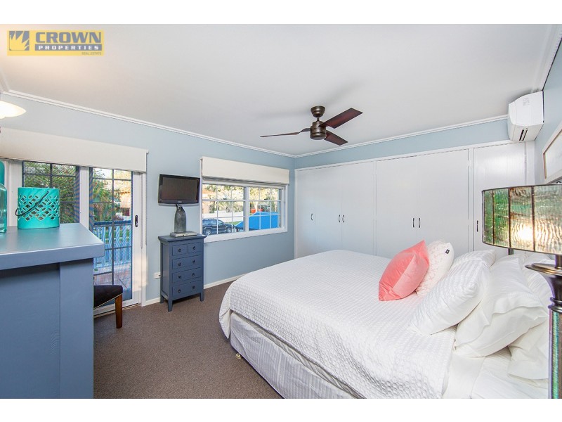 17 Fernlea Avenue, Scarborough QLD 4020