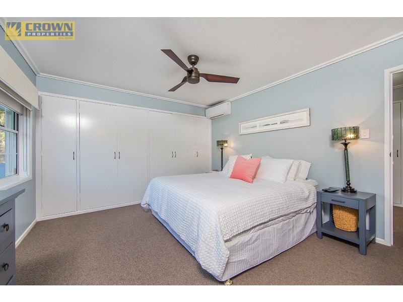 17 Fernlea Avenue, Scarborough QLD 4020