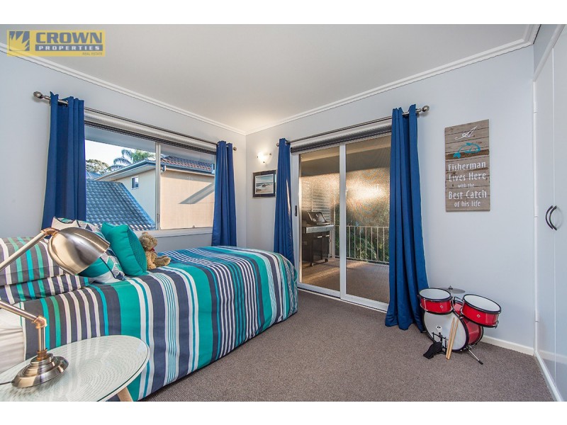 17 Fernlea Avenue, Scarborough QLD 4020