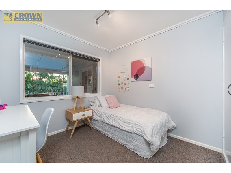 17 Fernlea Avenue, Scarborough QLD 4020