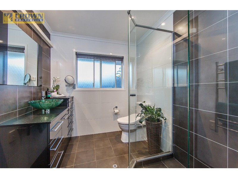 17 Fernlea Avenue, Scarborough QLD 4020